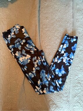 Fabletics Motion365+ Blue Floral High Rise Leggings Size Small NWOT